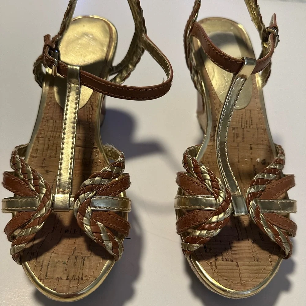 Marc Fisher Women's Wedge  Sandals 7 M US  Size Brown And Tan Cork Heels Preown